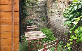 High-Ceiling Gorgerous Victorian Flat With Private Garden - 3 Mins To Hyde Park, Kensington Palace, 8 Mins Nottinghill, High Street Kensington Station
